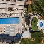 מלון Reef & 4*