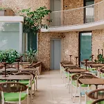 Ξενοδοχείο Reef & 4*